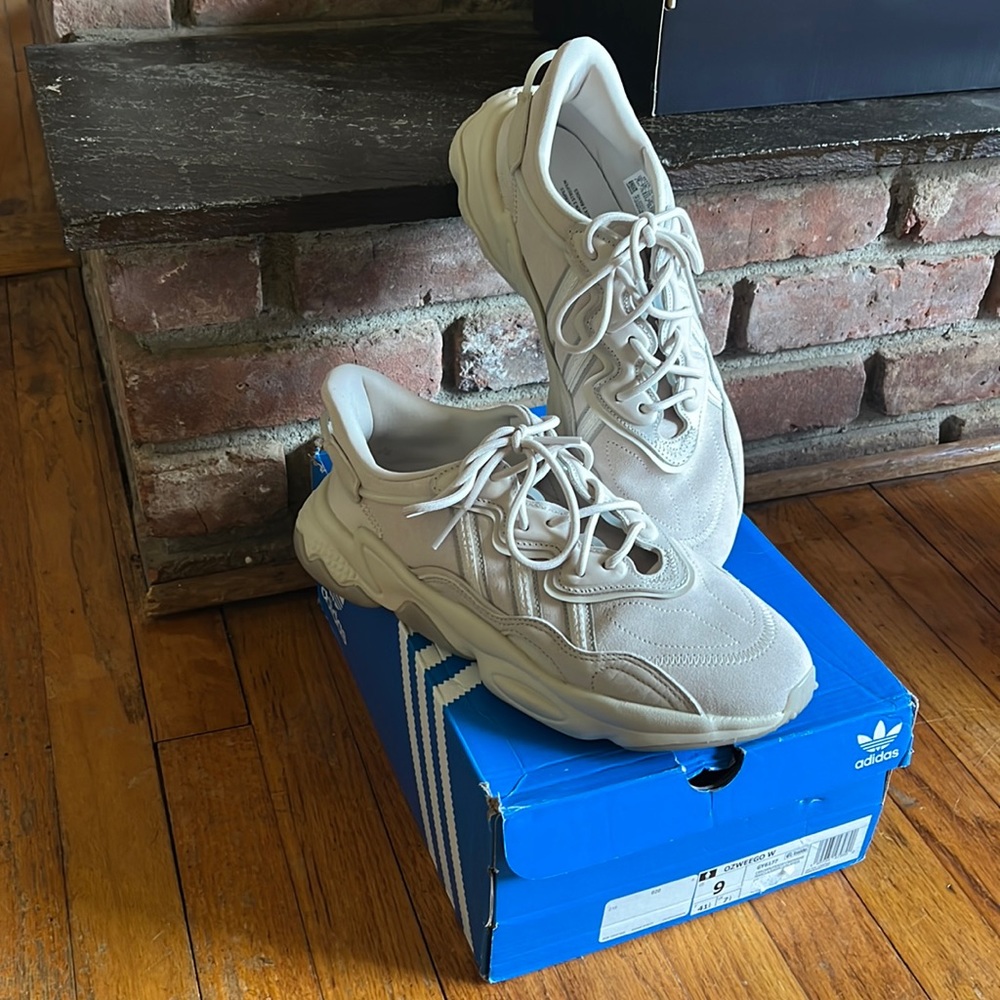 Women’s Adidas Ozweego sneaker